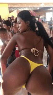 Gorgeous ass twerking brown skinned babe