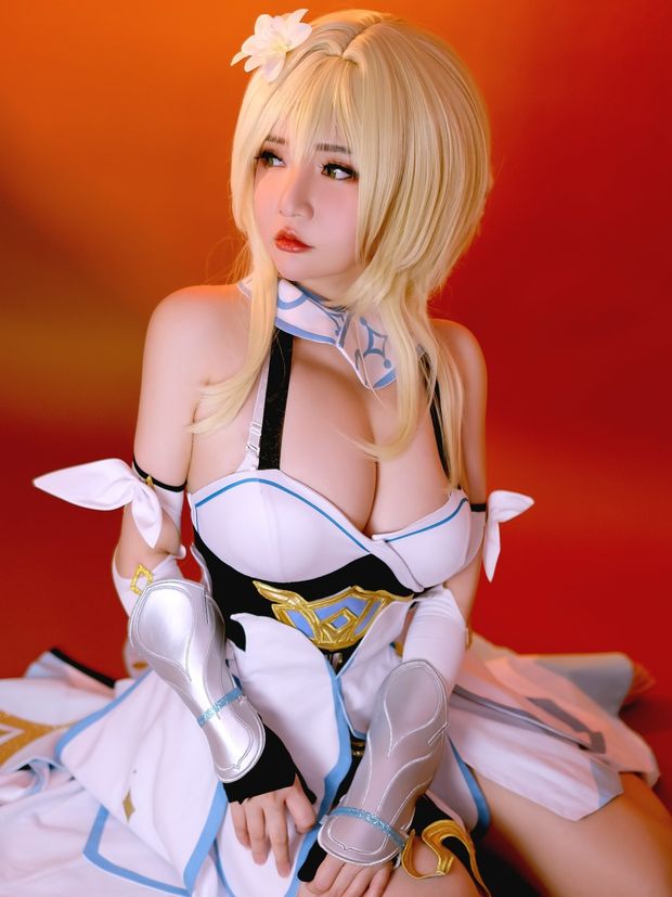 Lumine, amazing cosplayer
