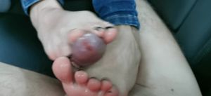 Don't take your eyes off my toes