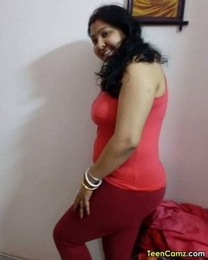 That hot babe is looking so stunning