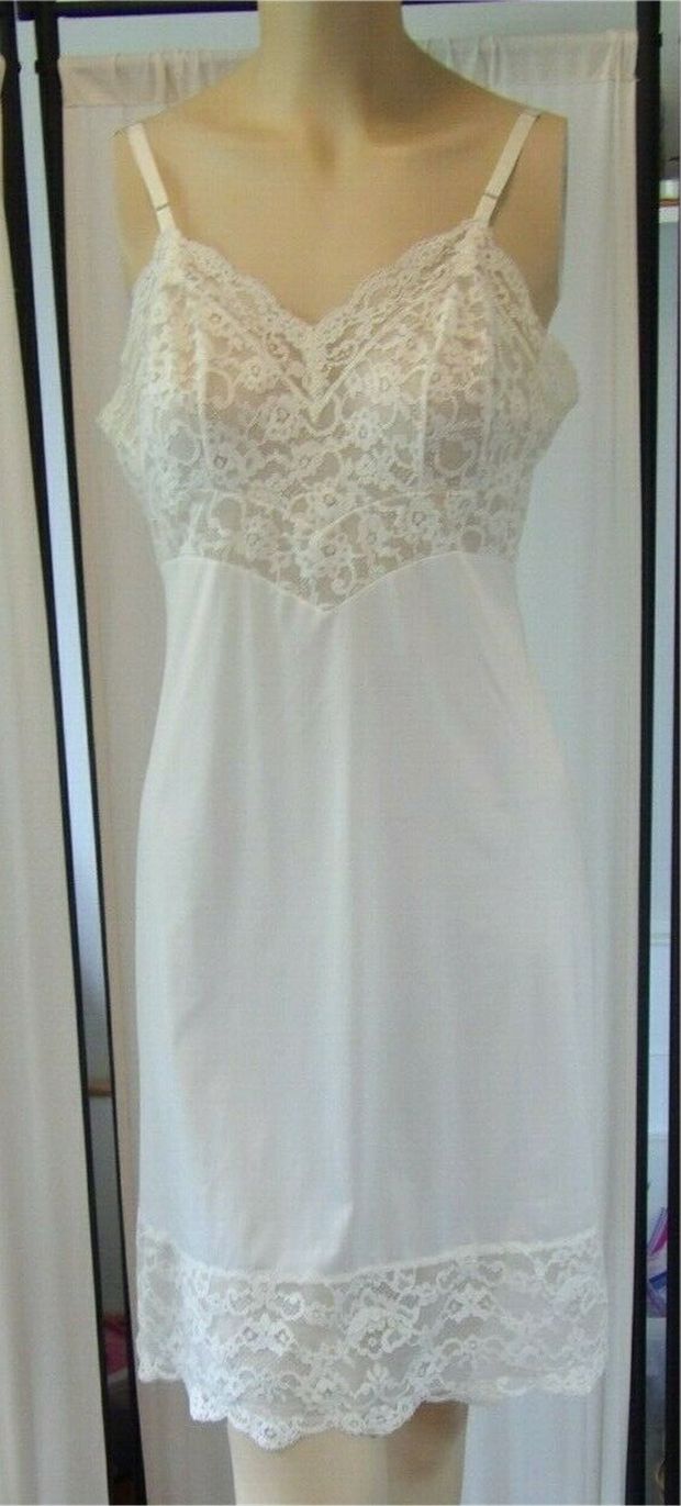 Patty's Very Lacy Vanity Fair Catfighting Full Slip