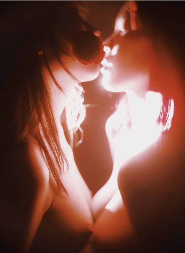 Kissing lesbians