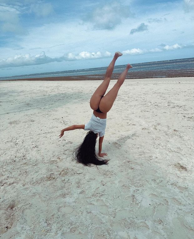 Cartwheel booty.