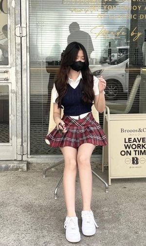 Chinese bitch wvvenn9 gets photo taken for cum tribute without permission