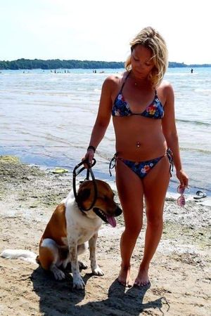 Pam in flower bikini with Enzo