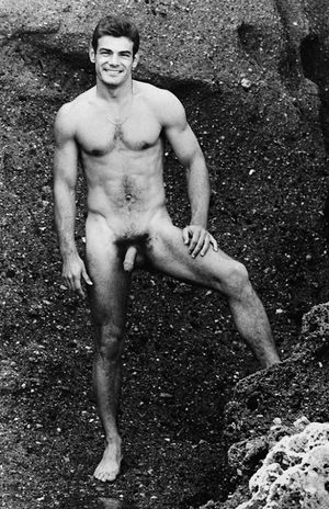 Hot hunk posing naked