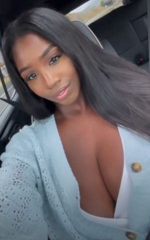 Ellie Mae baby blue top in car