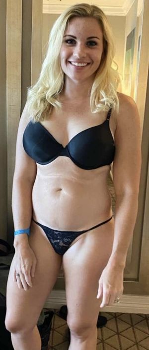 Super sexy wife, wedding ring showing, prolly doesn’t know she’s in her undies on the internet.