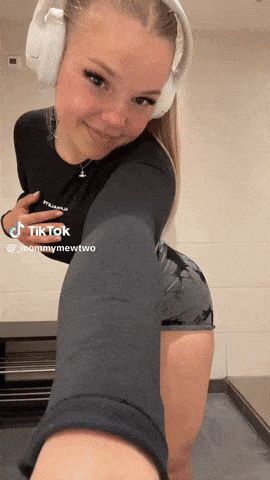 gym pawg showing off her ass