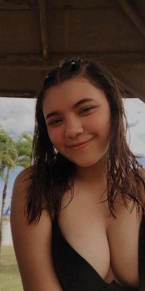 Tica teen Ashley needs you to see her big boobies