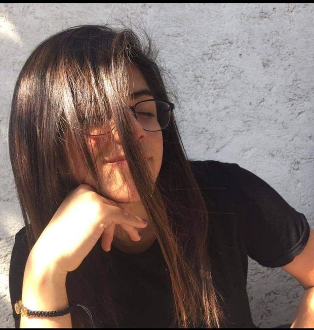 Loquita de lentes