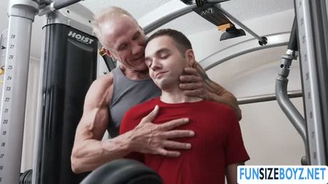 Gay teen Marcus analed in gym by Dallas