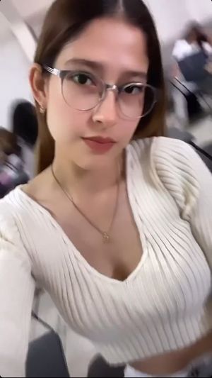 Chiquita lentes tetitas