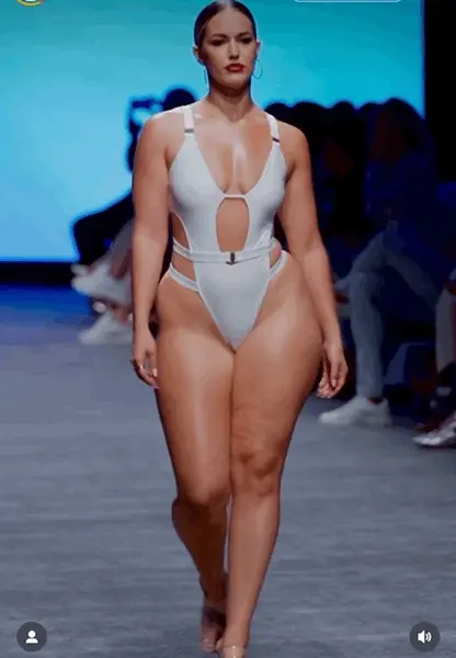 Now THAT is a supermodel!! My goodness