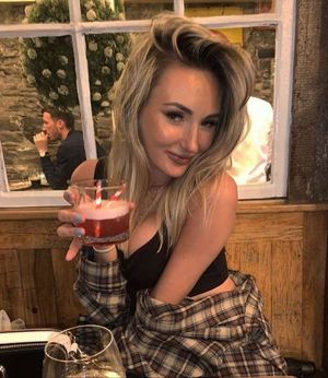 Sexy slut presenting her tits