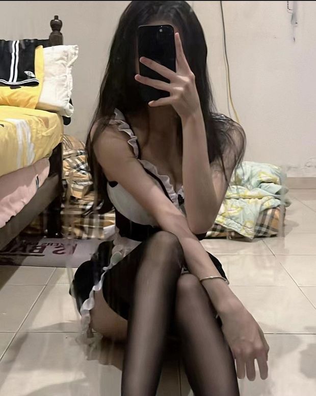 Cum tribute request for hot maid slut on instagram(_rourou18)