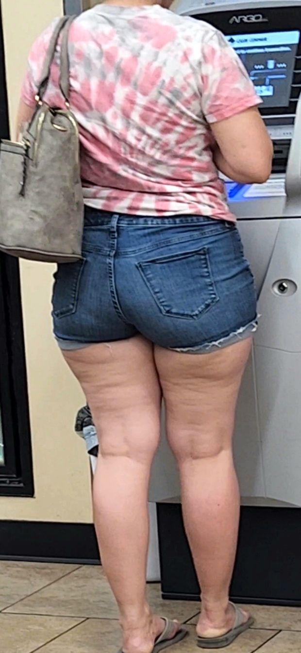 Juiceee Latina Azz @ the ATM!!❤️