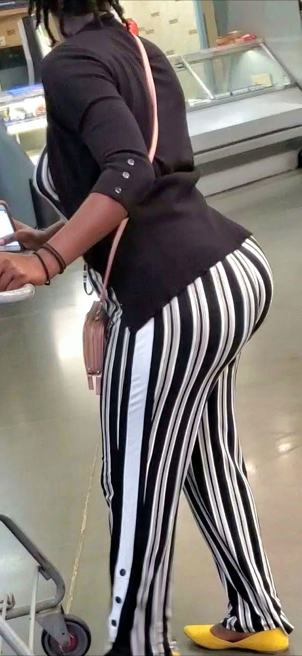 Big African Ass @ Walmart!!❤️