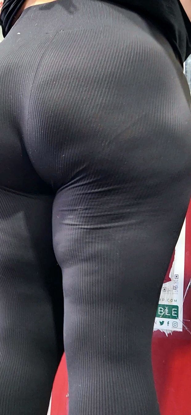 Big Thick Ass @ the Store!!❤️