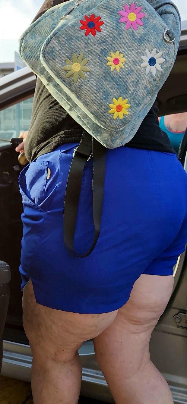 Big Booty Gma @ Walmart Parking Lot!!❤️