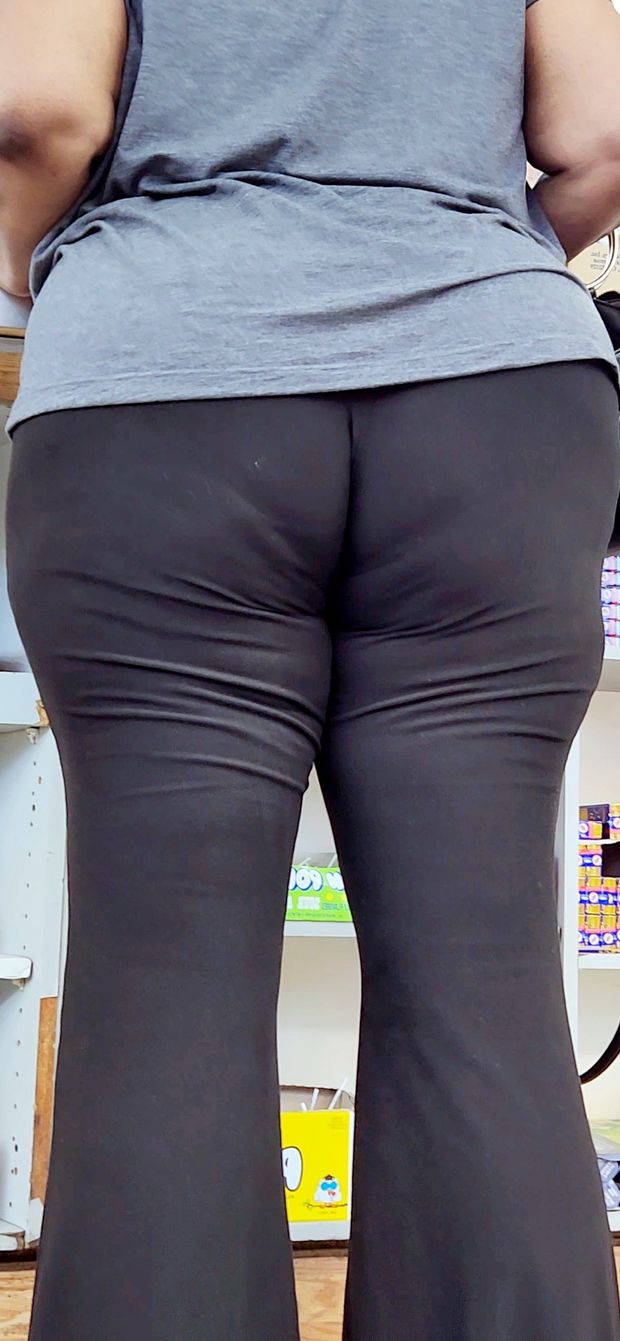 Big Booty Gma @ the Gas Station!!❤️