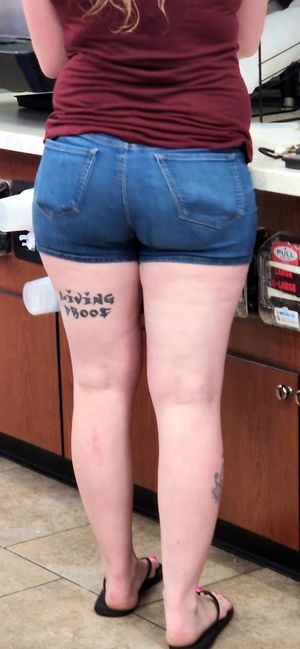 Juiceee White Grl Butt @ da Casey's!!❤️