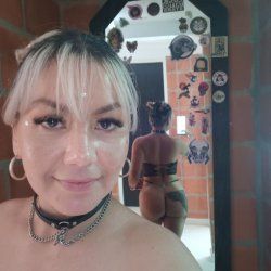 amateur blonde selfie