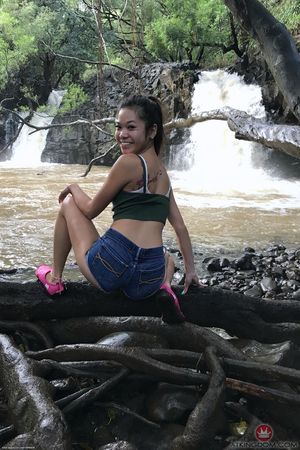 Pose: Squat (behind)