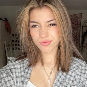 Waiting for cum on her face