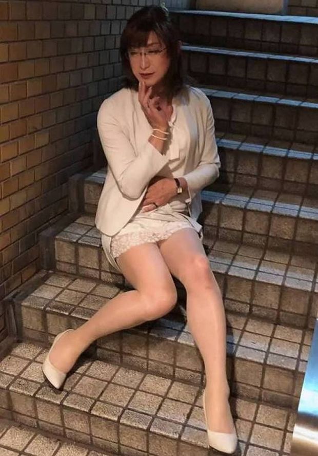 Lacy Slip, Leggy Lady!