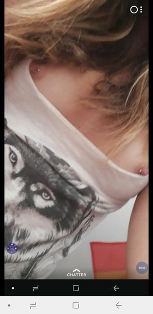 flashing the nips on sn0pchat