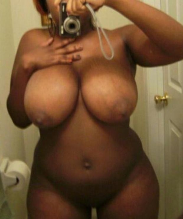 curvy big tits ebony selfie