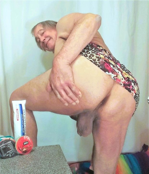 Jorge homosexual man from Uruguay spreading his Gay ass looking for Dick, Northridge CA 91325
