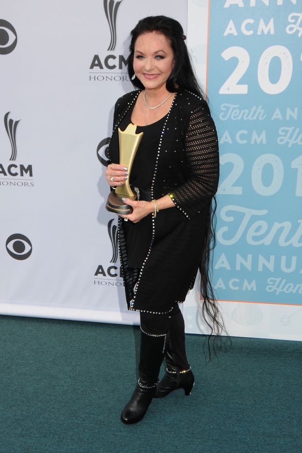 Crystal Gayle 10th pic.