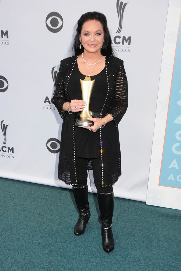 Crystal Gayle 12th pic.
