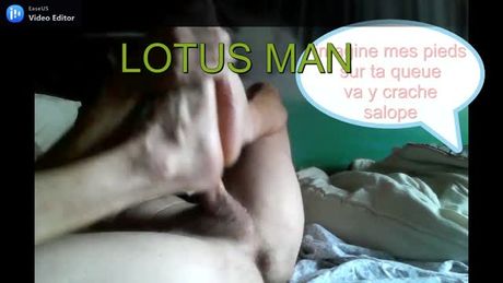 on vois bien ta gueule quand tu te paluche la queue avec tes pieds