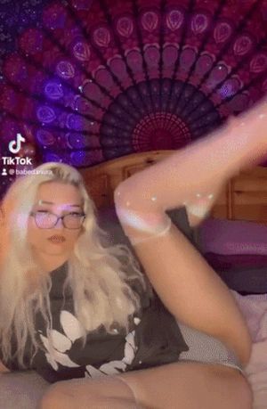 Cute blonde ass shaking