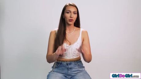 Watch Bella Rolland finger to an orgasm