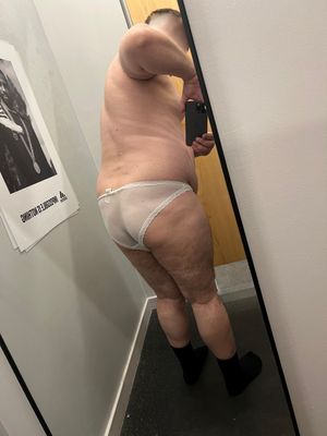 eu no provador da loja