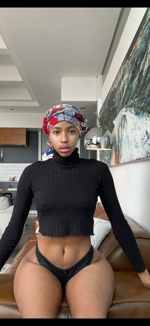 Some thick thighs on this African beauty