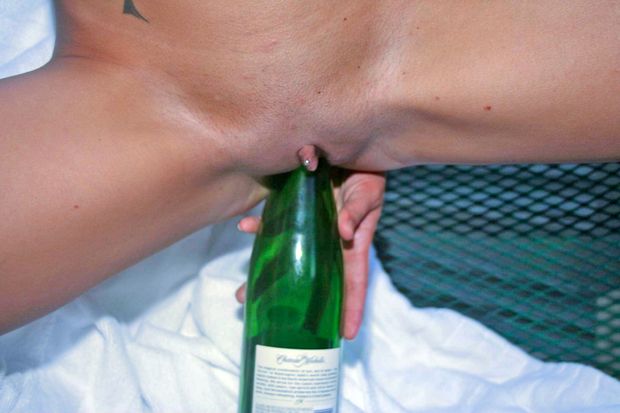 milf fucks a bottle