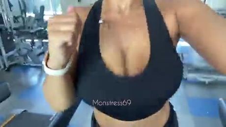 Monstress69/Tellyfckngo running in slow motion
