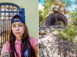 New Girlz entering her Zoo compound