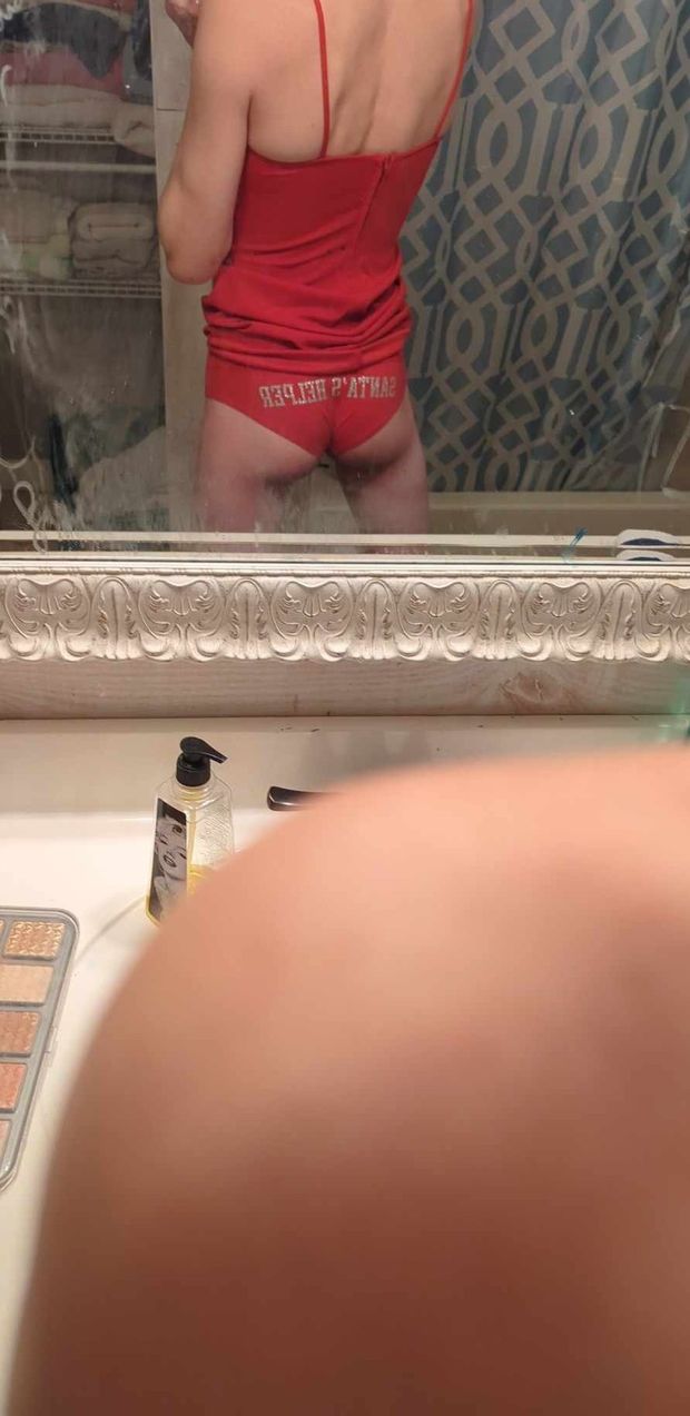 Need a big cock to spread my cheeks for