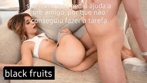 Ele ajudou ela des de que ela deixa-se ele botar bela...