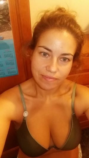 this is the type of bitch eat cum when you cum