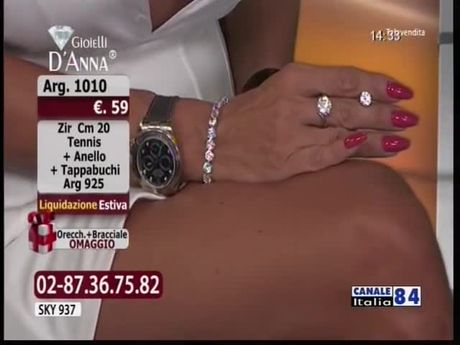 Blonde Italian presenter with long nails & big tits, July 31, 2016.