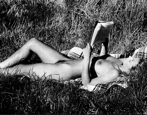 nude reading