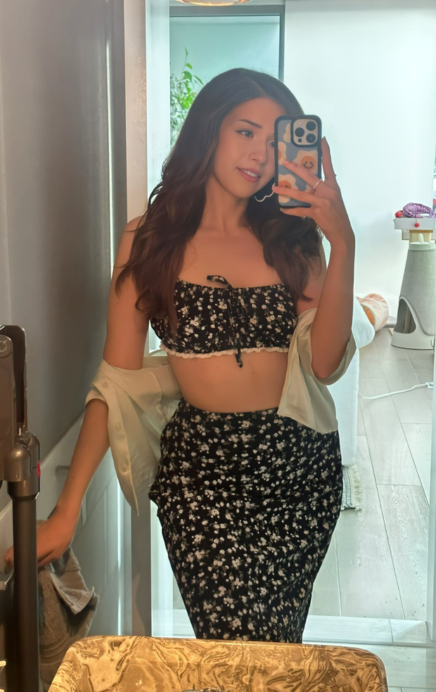 Pokimane (Streamer) - Bathroom Selfie