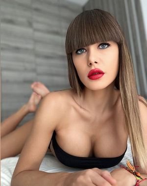 Lana Rhodes - Poznaj tę laleczkę i zabaw się z nią online